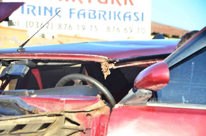 Samsun’da 2 Otomobil Çarpıştı