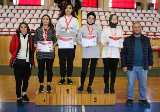 Bilekler Kıyasıya Güreşti