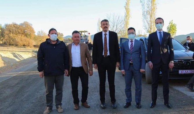 Vali Ali Çelik Gediz’de Yol Yapım Çalışmasını İnceledi