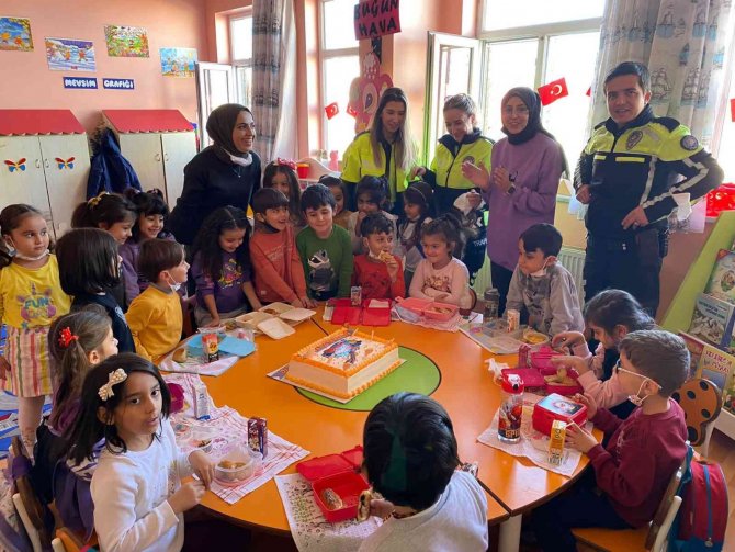 Van Polisinden Miniklere Trafik Eğitimi