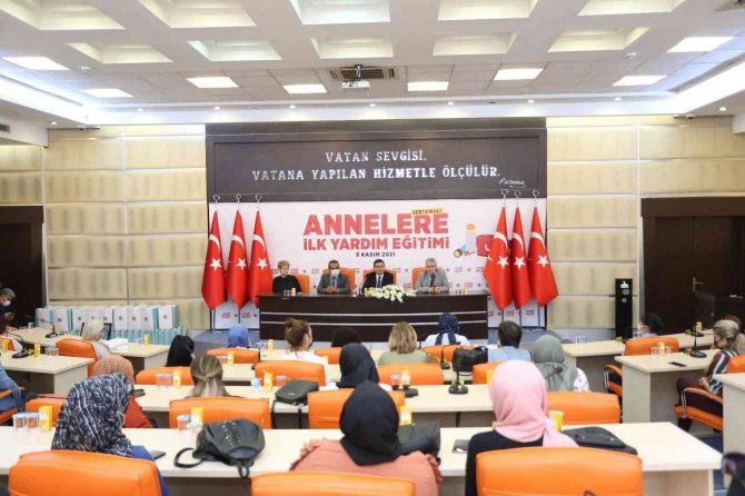 Kepez’de 155 Anne İlk Yardım Sertifikası Aldı