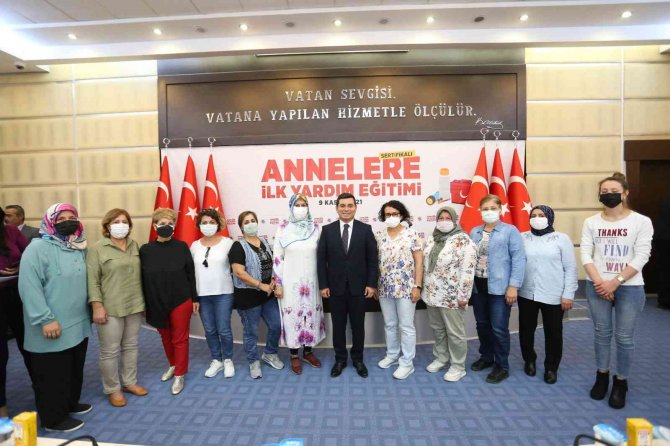 Kepez’de 155 Anne İlk Yardım Sertifikası Aldı