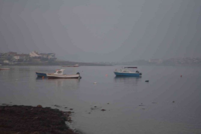 Ayvalık’ta Sis Ve Puslu Hava Etkili Oldu