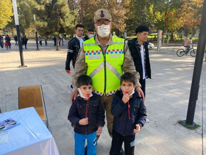 Emniyet Kemerinin Önemine Vurgu