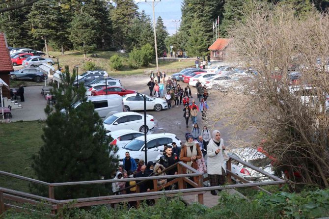 Gölcük Tabiat Parkı Ara Tatilde Ziyaretçi Akınına Uğradı