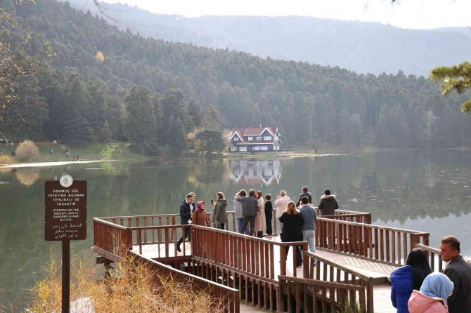 Gölcük Tabiat Parkı Ara Tatilde Ziyaretçi Akınına Uğradı