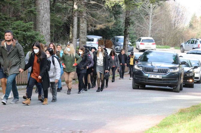 Gölcük Tabiat Parkı Ara Tatilde Ziyaretçi Akınına Uğradı