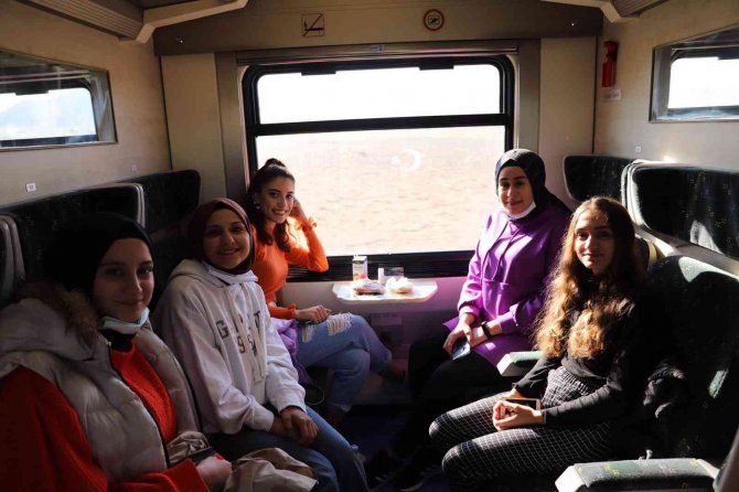 Fırat Üniversitesi’nden Tren Yolculuğu Ve Palu Gezisi