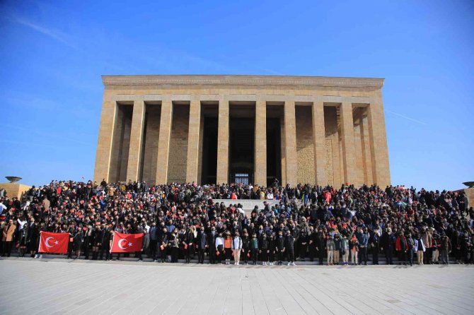İ̇tü Eta Vakfı Doğa Koleji 5 Bini Aşkın Öğrencisiyle Anıtkabir’i Ziyaret Etti