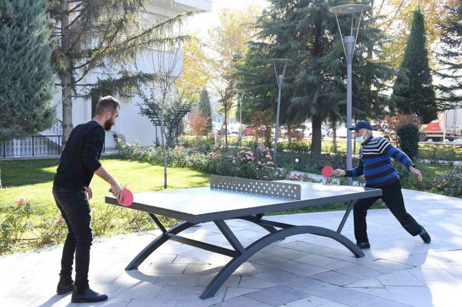 Konya Parklarında “Masa Tenisi” Zamanı