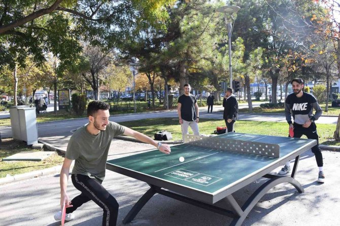 Konya Parklarında “Masa Tenisi” Zamanı