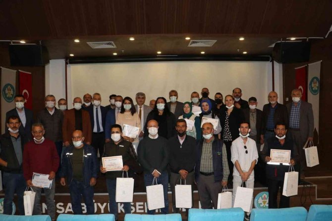 Manisa’da Arıcılar ’Ana Arı Ve Arı Sütü Üretimi’ Eğitimini Tamamladı