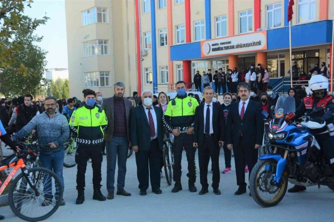 Manisa’da Öğrenciler Sağlıklı Yaşam İçin 22 Kilometre Pedal Çevirdi