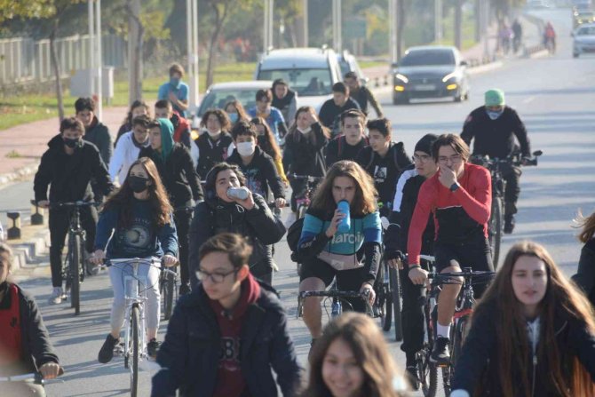 Manisa’da Öğrenciler Sağlıklı Yaşam İçin 22 Kilometre Pedal Çevirdi