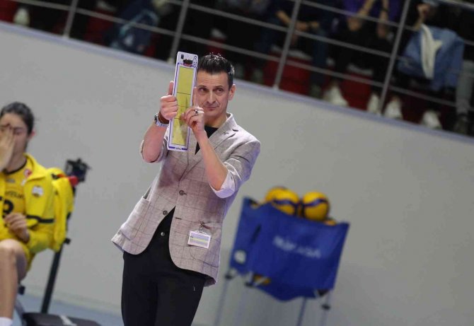 Vakıfbank Galibiyet Serisini Sürdürdü