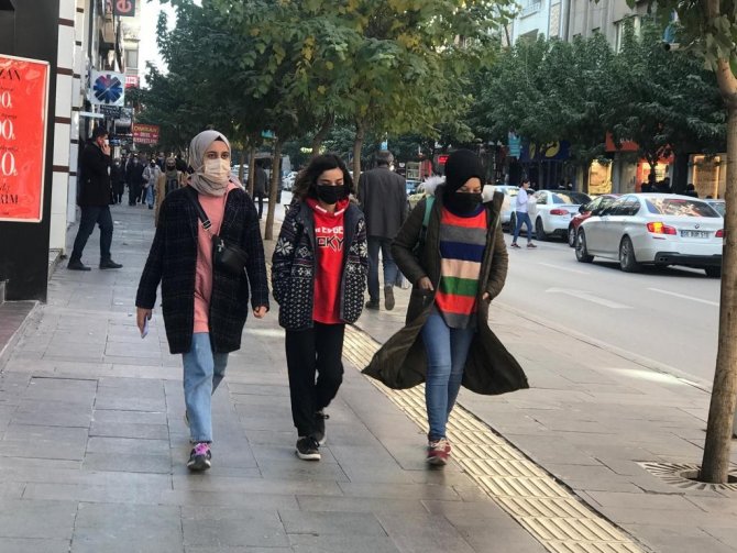 Elazığ’da Aşılama Artıyor Vaka Sayıları Düşüyor