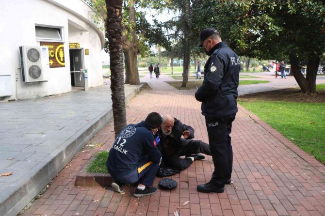 Parkta Baygın Halde Yerde Yatan Şahıs Hastaneye Kaldırıldı
