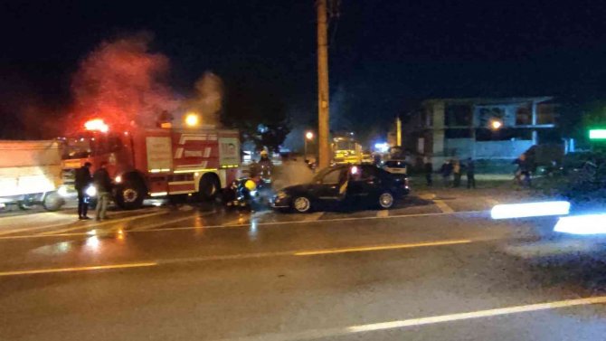 Seyir Halindeki Otomobil Alev Topuna Döndü