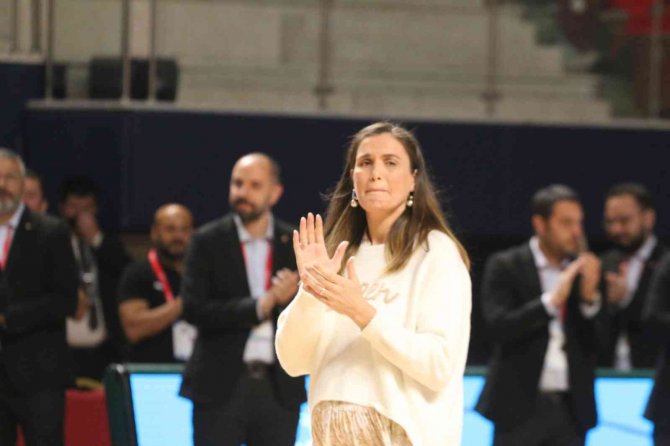 Milli Basketbolcu Şaziye’den Milli Takıma Ve Basketbola Duygusal Veda