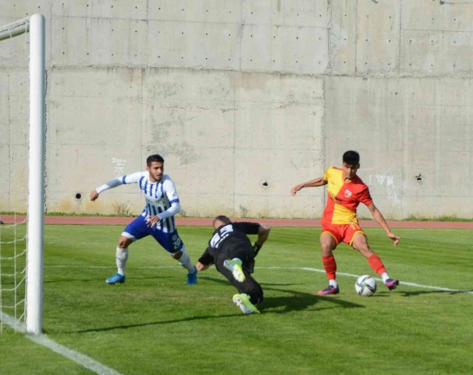Tff 3. Lig: Beyoğlu Yeniçarşı Fk: 2 - Kızılcabölükspor: 2
