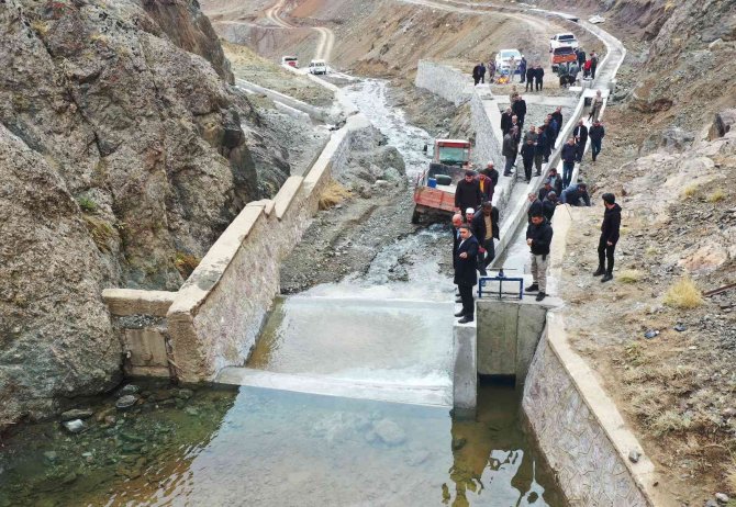Başkale’de 6 Mahalle Arazi Suyuna Kavuştu