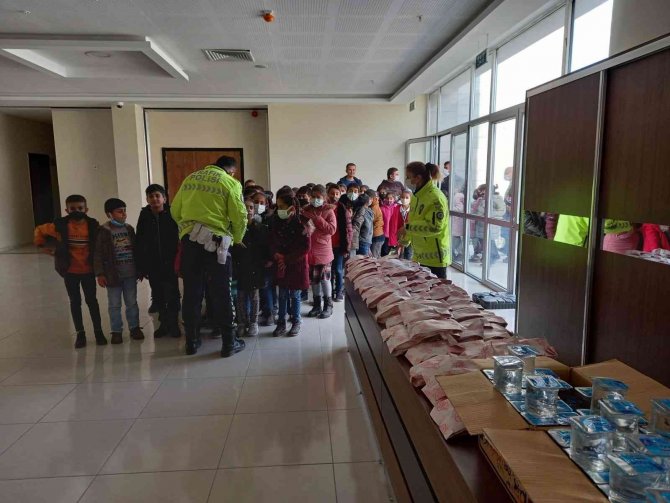 Van Polisi Öğrencileri Misafir Etti