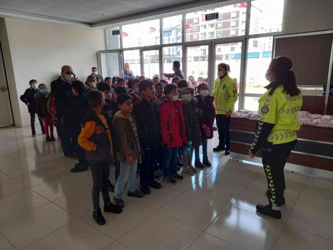 Van Polisi Öğrencileri Misafir Etti