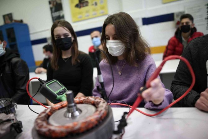Togg Banttan İnmeden Aranan Teknik Elemanlar Mezun Oluyor