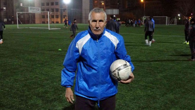 72’lik Futbolcu Yeni Takımındaki İlk Maçında Beğeni Topladı