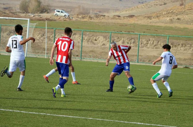 72’lik Futbolcu Yeni Takımındaki İlk Maçında Beğeni Topladı