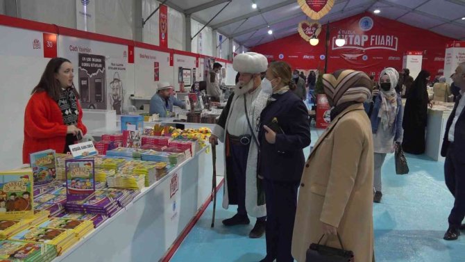 Ak Parti Milletvekili Av. Belma Satır: “Sağlık Çalışanlarımıza Verilen Hediye Kitap Çeki Çok Anlamlı”