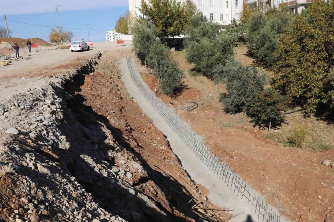 Arikent Deresi Yol Yapım Çalışmaları Hızla Devam Ediyor