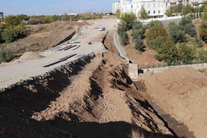 Arikent Deresi Yol Yapım Çalışmaları Hızla Devam Ediyor