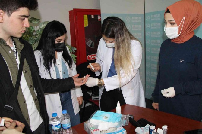 Dünya Diyabet Gününde Öğrencilerin Kan Şekeri Ölçümü Yapıldı
