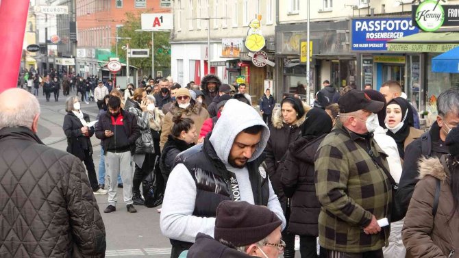 Avusturya’da Aşısızlara Yönelik Sokağa Çıkma Kısıtlaması Yürürlüğe Girdi