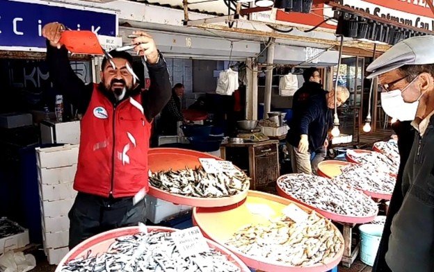 Balık Fiyatları Güzel Havaya Rağmen Düşmüyor