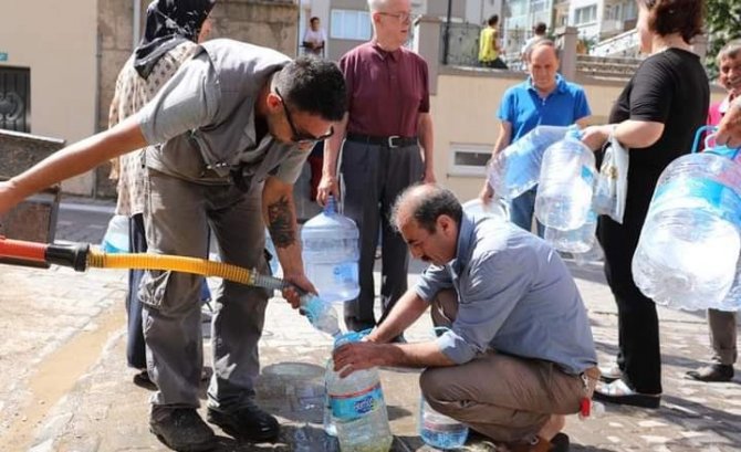 Bandırma Belediyesi Ücretsiz Su Dağıtacak.