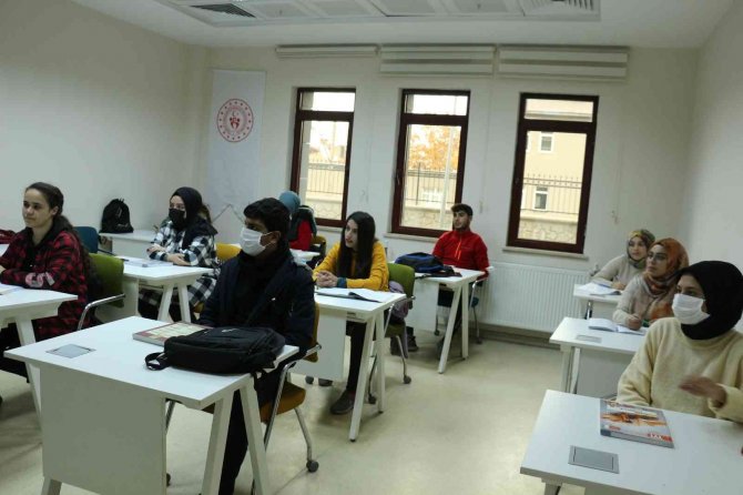 Tatvan’da Dezavantajlı Gençlere Yönelik Ücretsiz Üniversiteye Hazırlık Kursu