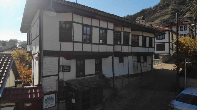 200 Yıllık Konak Zamana Meydan Okuyor