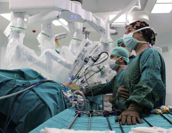Bu Sistem Adeta Cerrahların Eli Kolu: “Robotik Cerrahi”