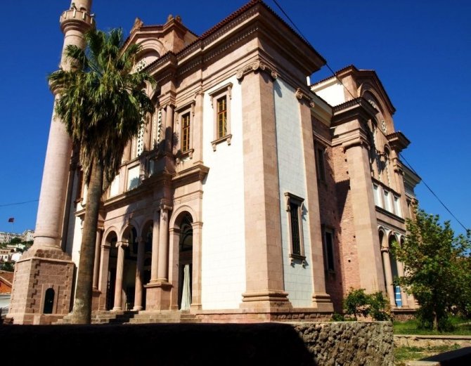 Milletvekili Mustafa Canbey’den Ayvalık’taki Camilere Restore Ödeneği Müjdesi