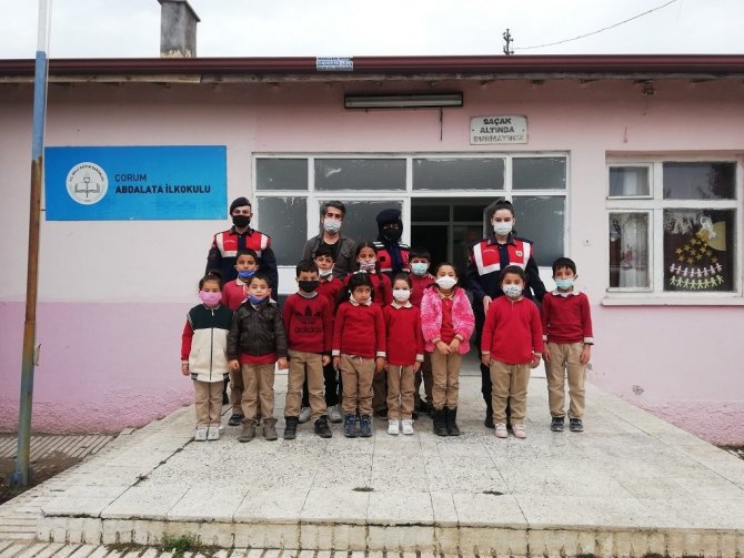 Jandarma’dan Çocuklara ’Güvenli İnternet Kullanım’ Eğitimi