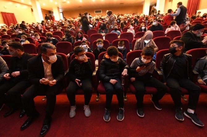 Pursaklar’da Çocuklar Tiyatroyu Çok Sevdi