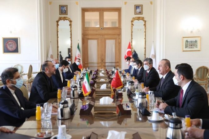 Bakan Çavuşoğlu, İ̇ranlı Mevkidaşı Abdullahiyan İle Görüştü