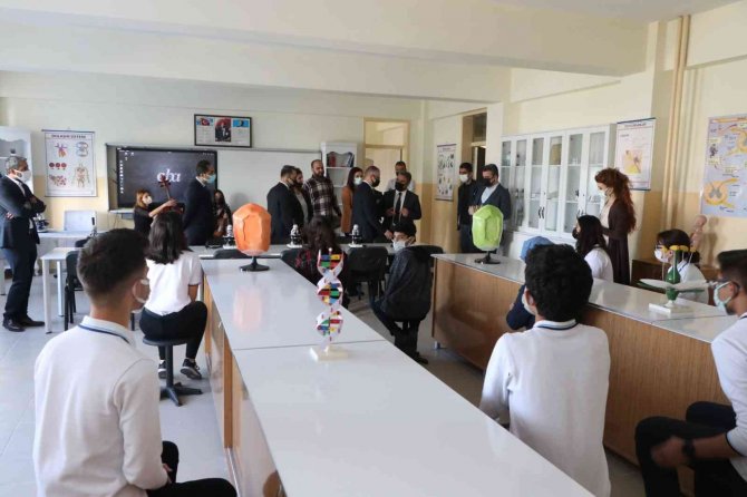 Kayapınar Belediyesinden Tam Donanımlı Laboratuvar Sınıfı Desteği