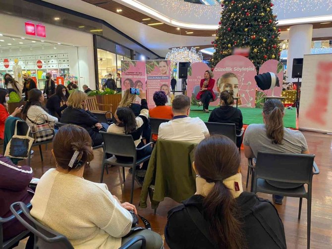 Dermatologlar Vatandaşlara Cilt Bakımı, Güzel Ve Doğal Görünmenin Sırlarını Anlattı