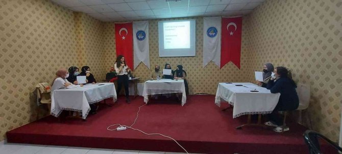 Gençler Kendi Aralarında Bilgilerini Yarıştırdı