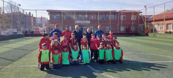 Efsane Kaptandan Eskişehir Kanlıkavak Futbol Altyapı’ya Ziyaret
