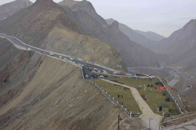 Hakkari’deki “Sere Solan Parkı” Hizmete Açıldı