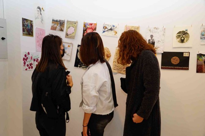 10 Ülkeden 238 Sanatçıdan Toplandı: ’Posta Sanatı’ Eserleri Beğeniye Sunuldu